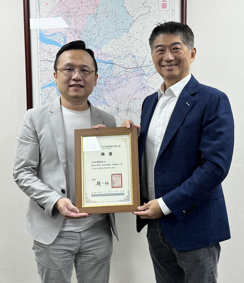 首席顧問　陳炳甫